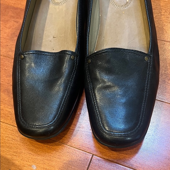 Easy Spirit Classic Black Loafers - Picture 10 of 14